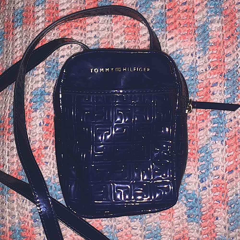 Navy Blue Tommy Hilfiger purse, only used a few times, still in good condition!